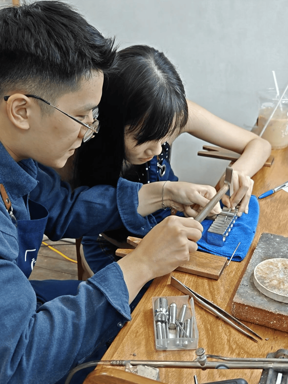 Thiết kế phụ kiện thủ công độc đáo, tạo điểm nhấn mang phong cách riêng (Nguồn: Vùng Ký Ức)